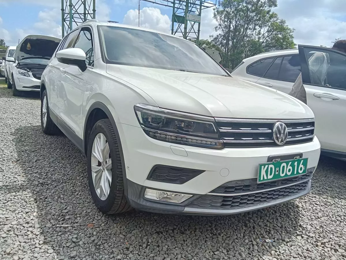 Volkswagen Tiguan   - 2017