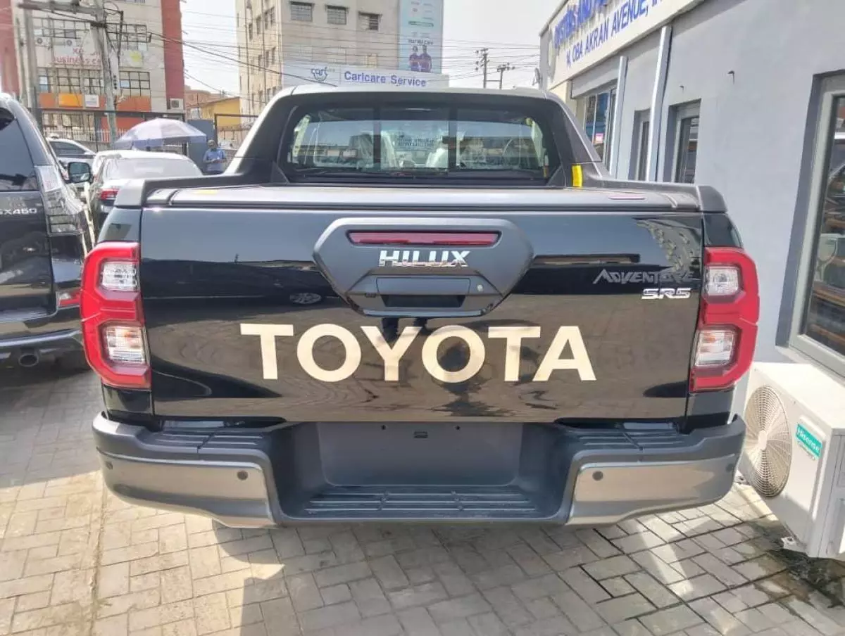 Toyota Hilux   - 2024