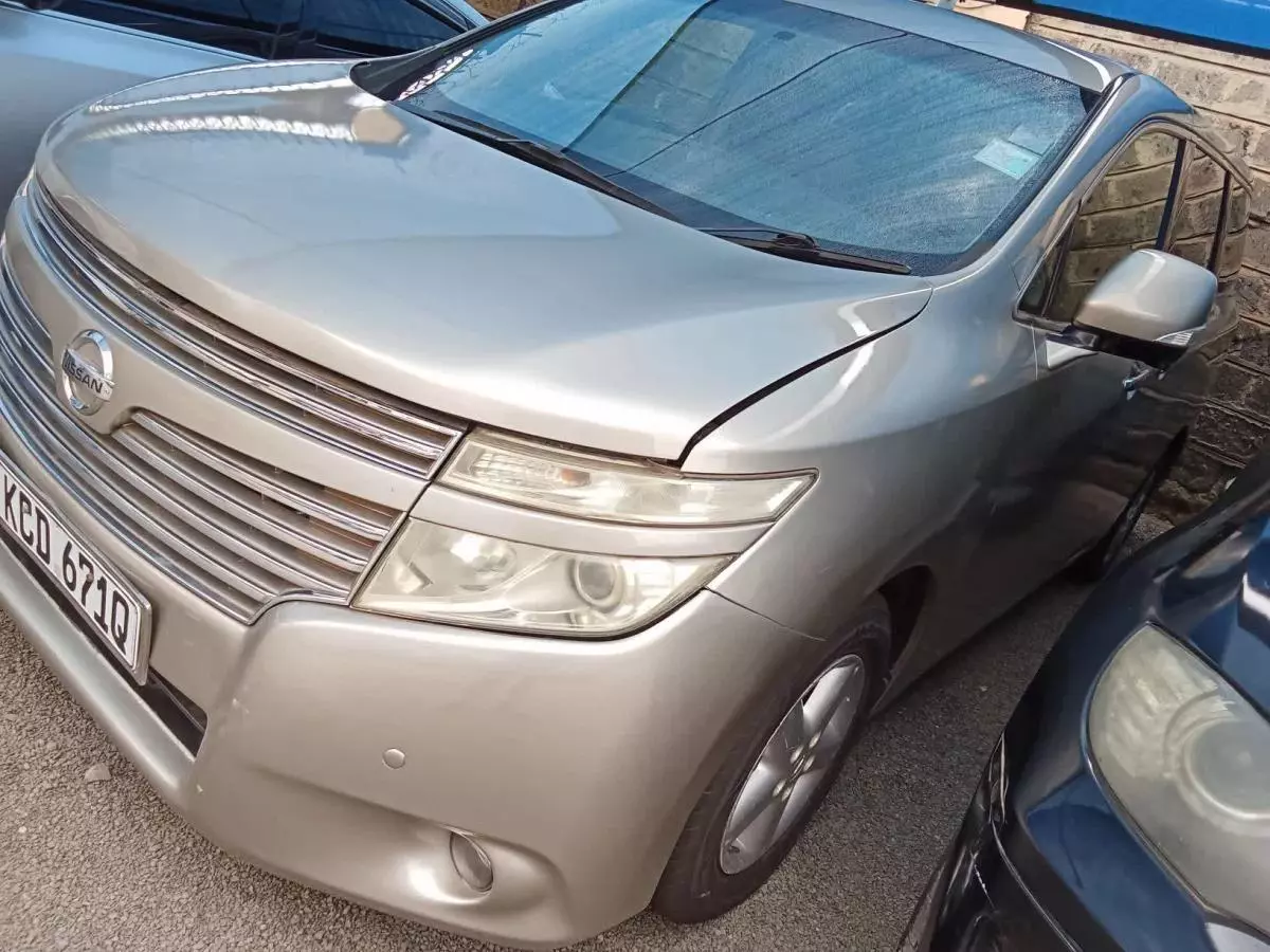 Nissan Elgrand   - 2011