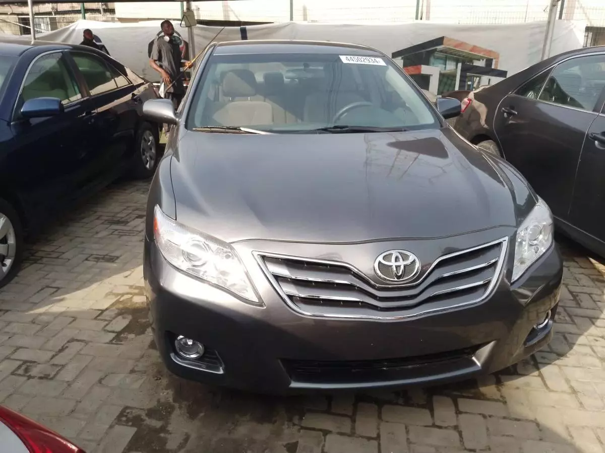 Toyota Camry   - 2012