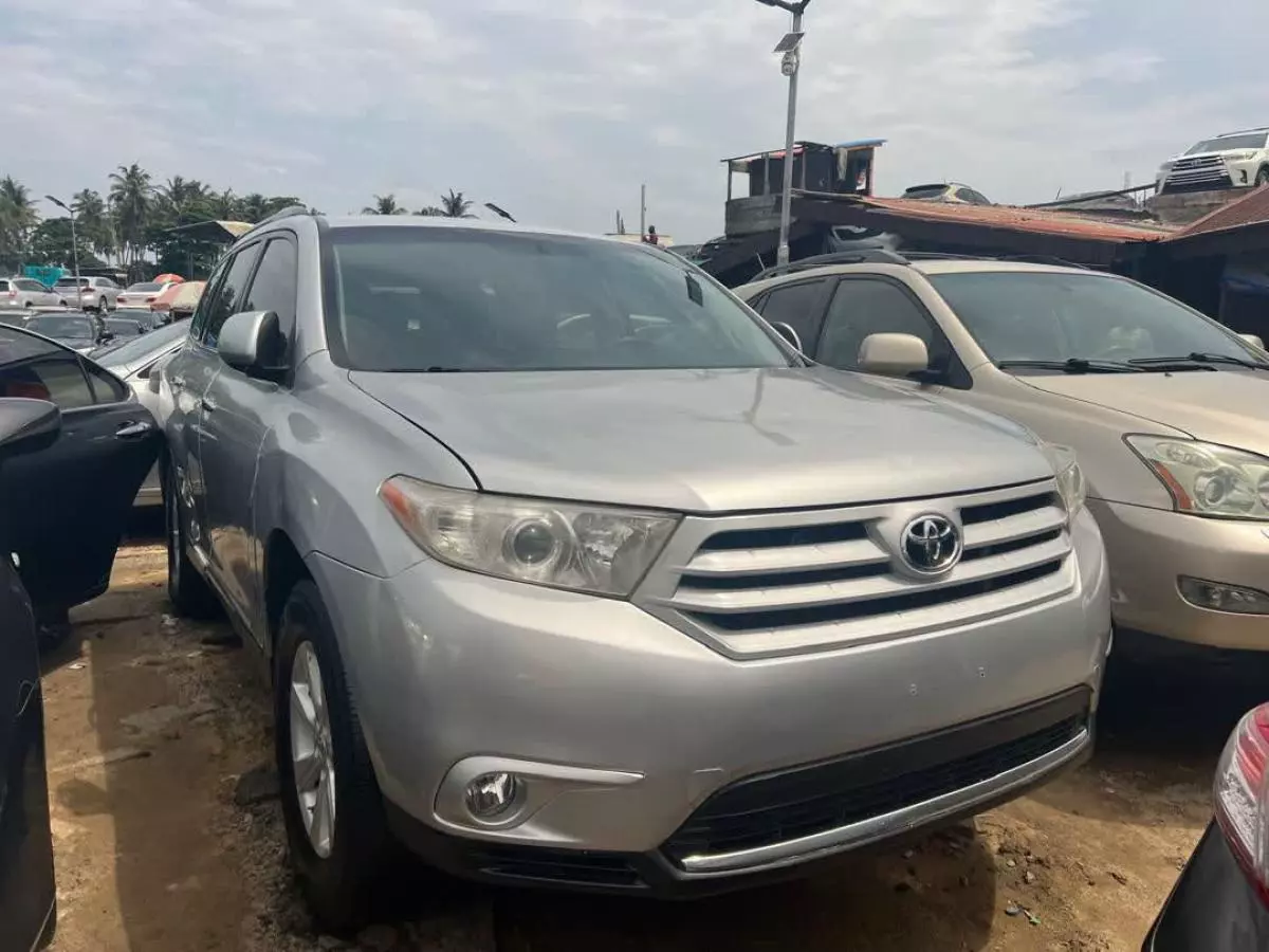 Toyota Highlander   - 2011