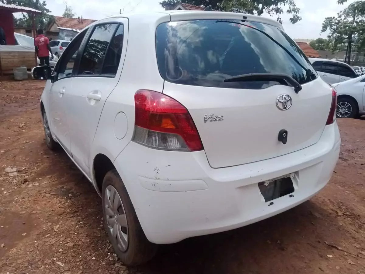 Toyota Vitz   - 2009