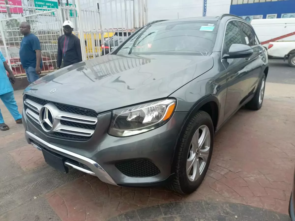 Mercedes-Benz GLC 300   - 2017