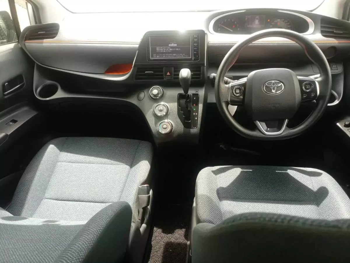 Toyota Sienta   - 2017