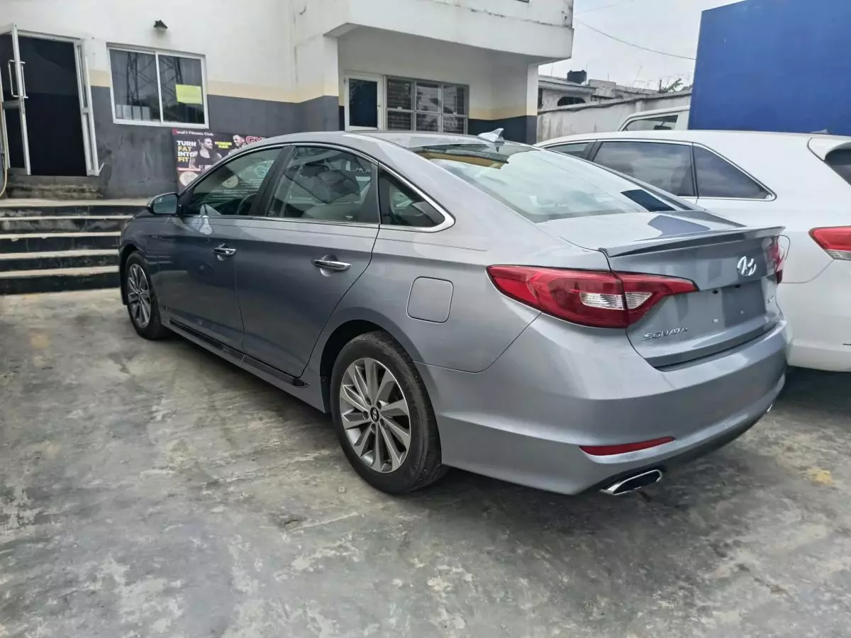 Hyundai Sonata   - 2016