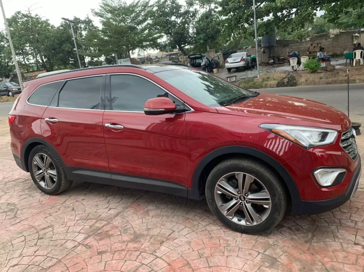 Hyundai Santa Fe   - 2013