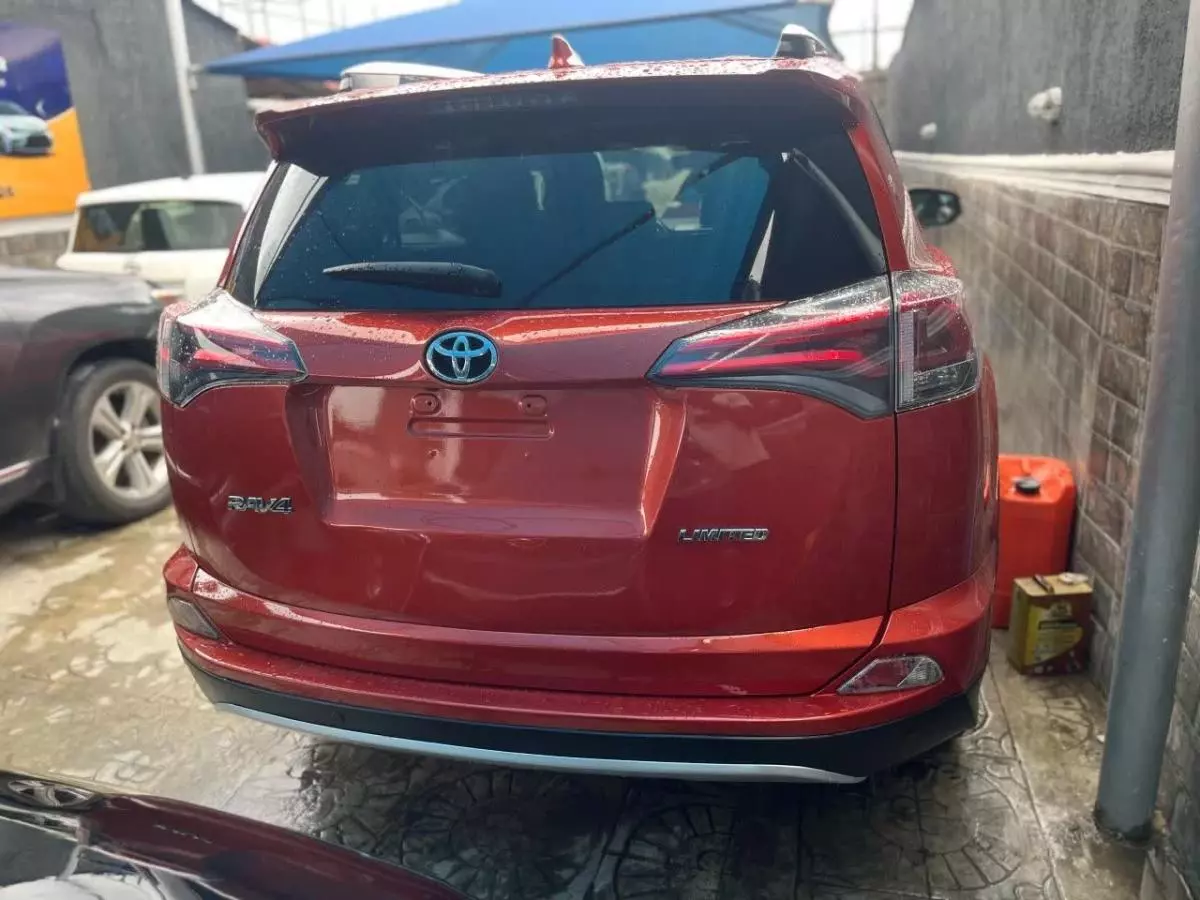 Toyota Rav4   - 2016