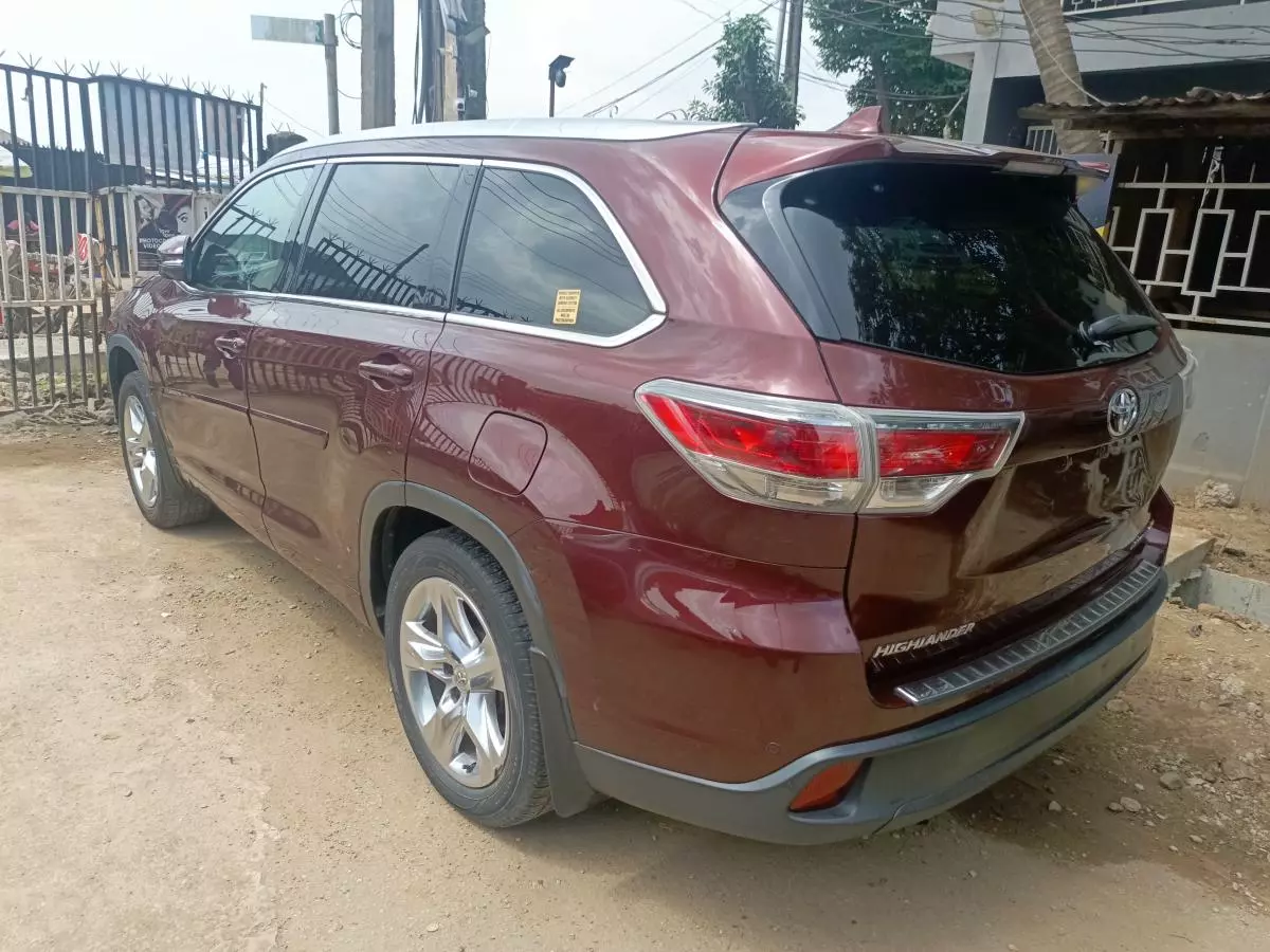 Toyota Highlander   - 2015