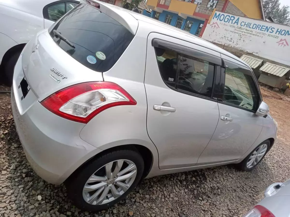 SUZUKI Swift RS - 2015