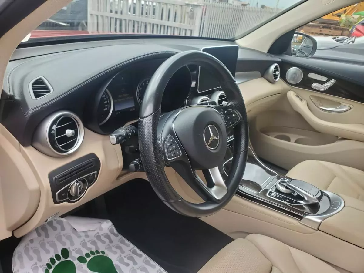 Mercedes-Benz GLC 300   - 2017