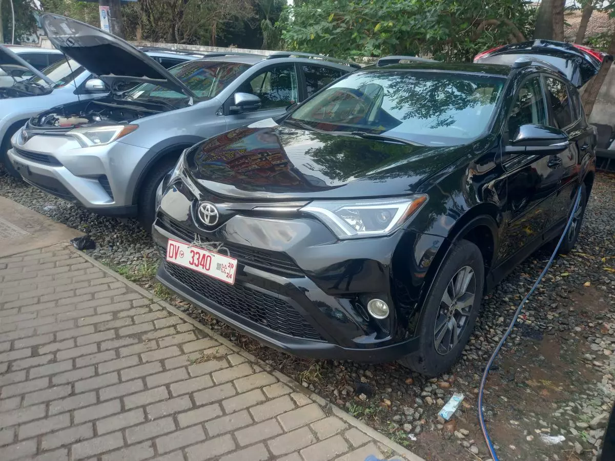 Toyota RAV4   - 2017