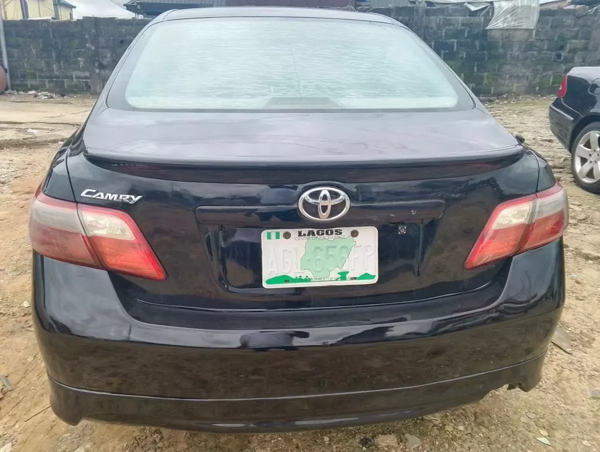 Toyota Camry   - 2009