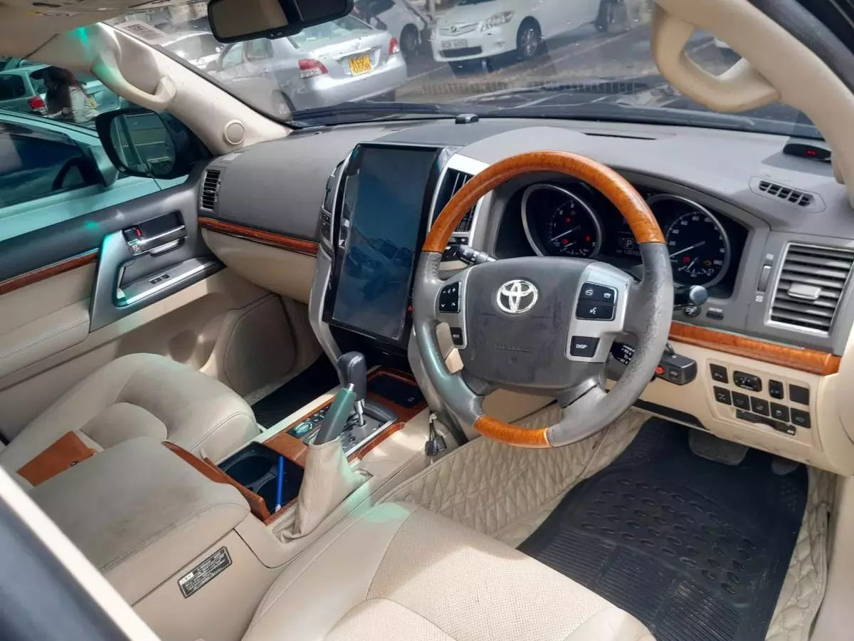 Toyota Landcruiser ZX   - 2011