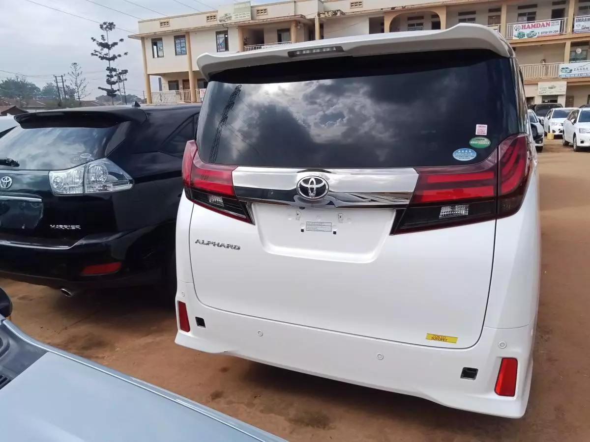 Toyota Alphard   - 2015