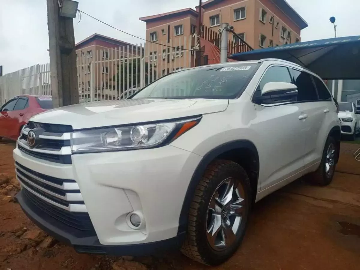 Toyota Highlander   - 2016