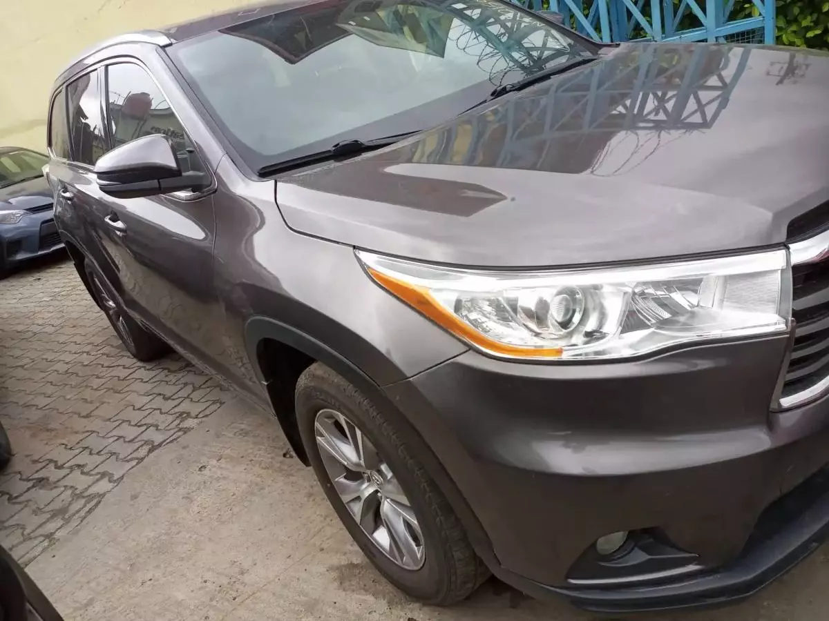 Toyota Highlander   - 2015