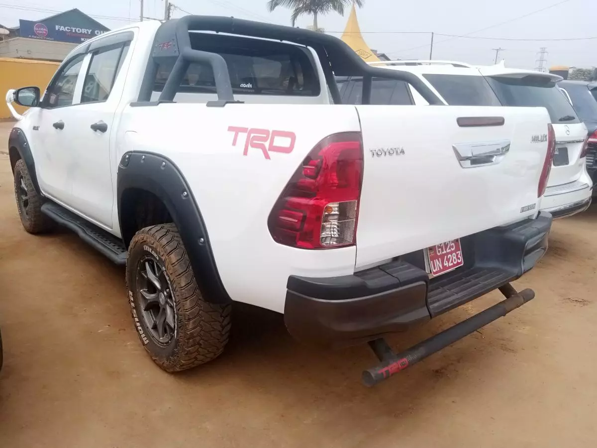 Toyota Hilux   - 2018