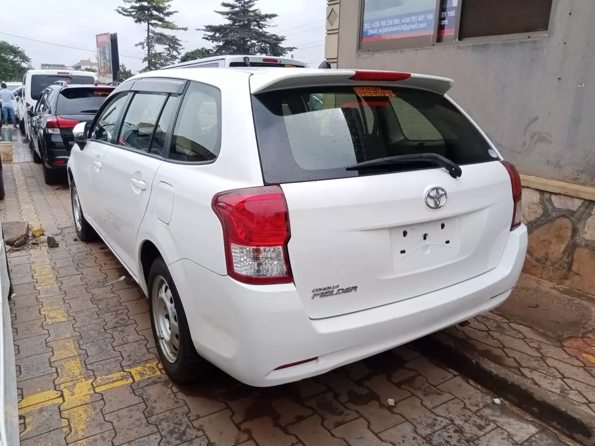 Toyota Fielder    - 2015