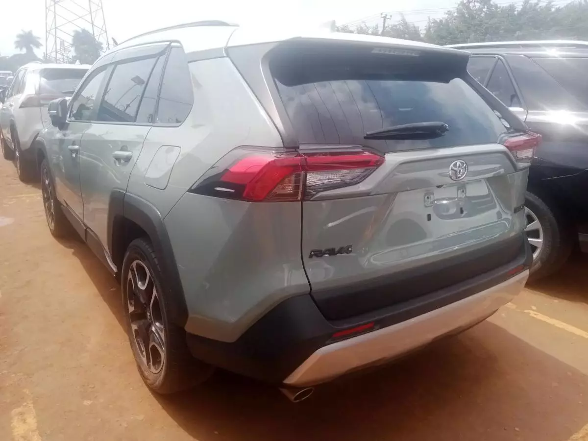 Toyota RAV 4   - 2019