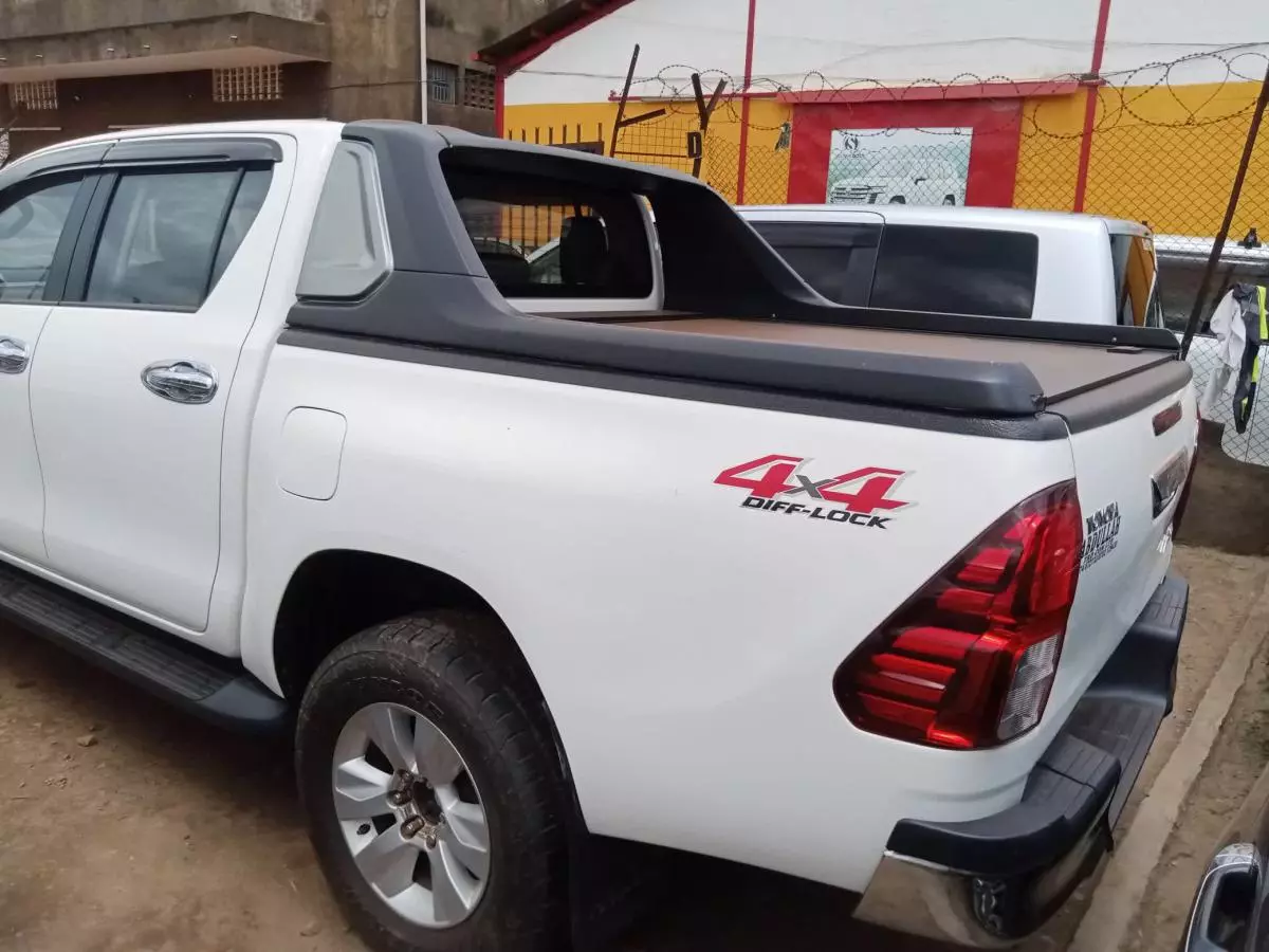 Toyota Hilux   - 2019