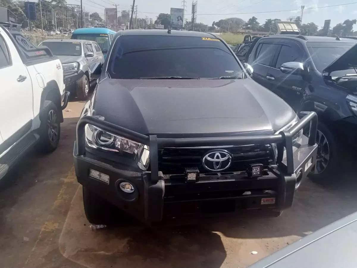 Toyota Hilux   - 2019