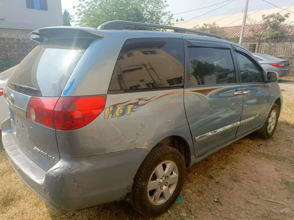 Toyota Sienna   - 2006