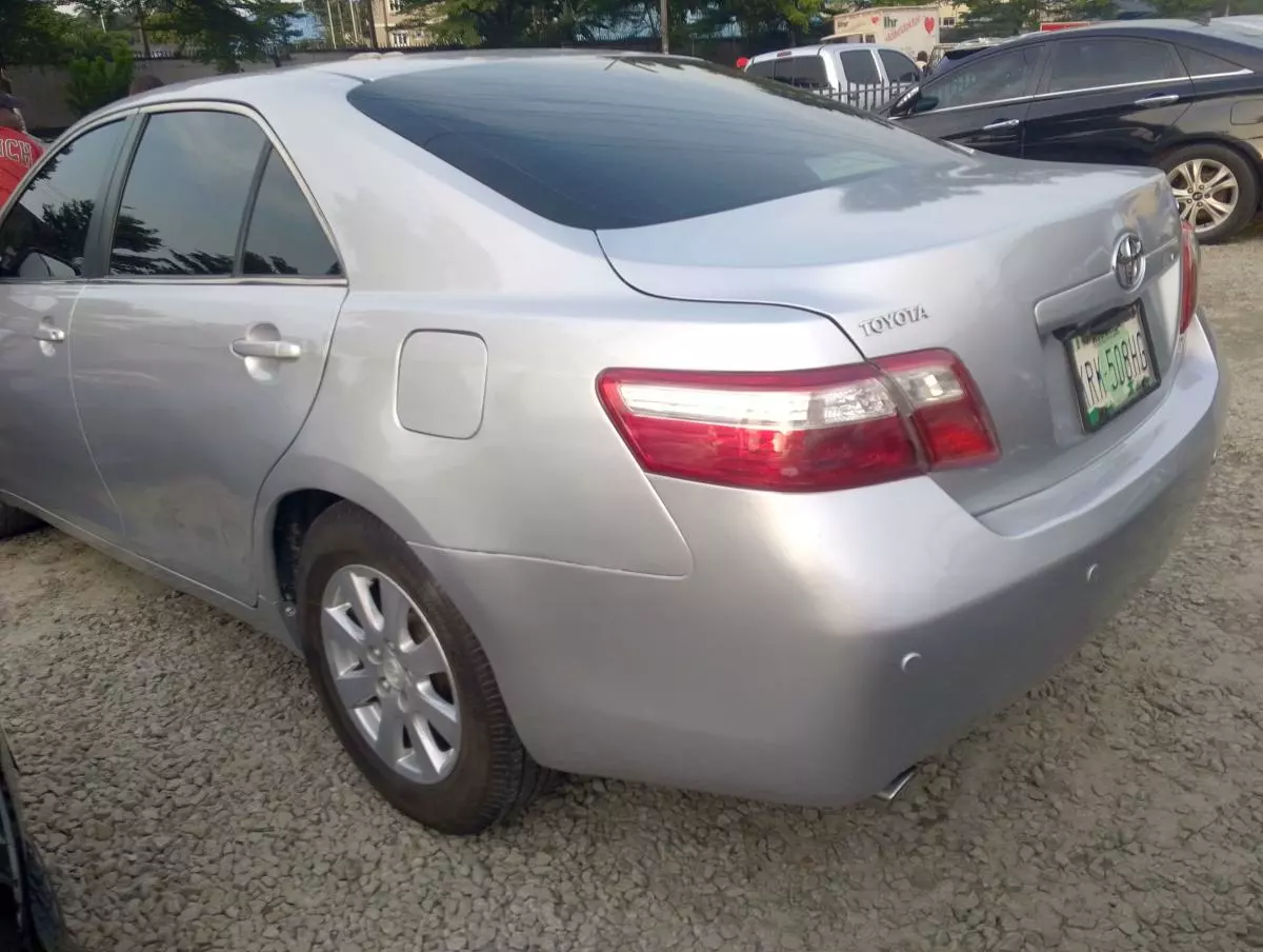 Toyota Camry   - 2009