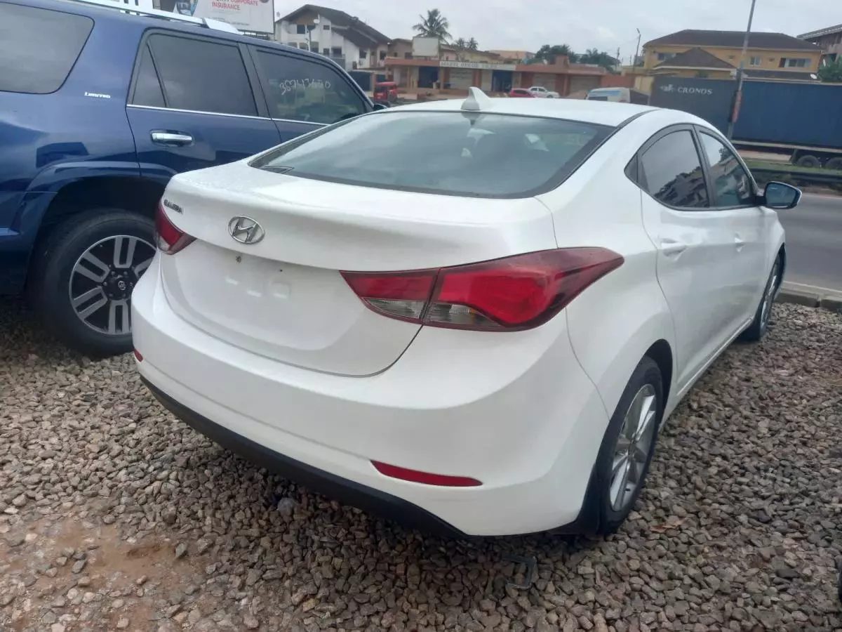 Hyundai Elantra   - 2016