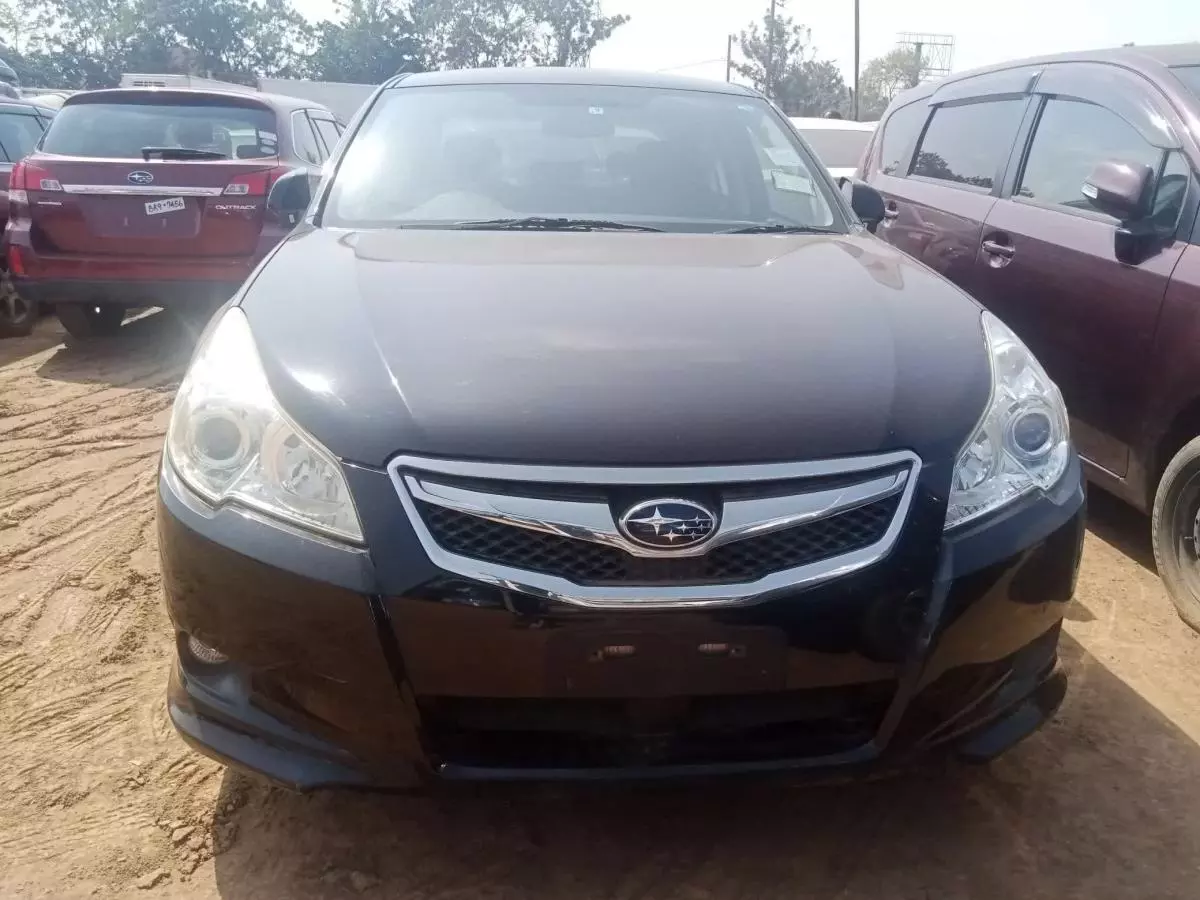 Subaru Legacy   - 2010