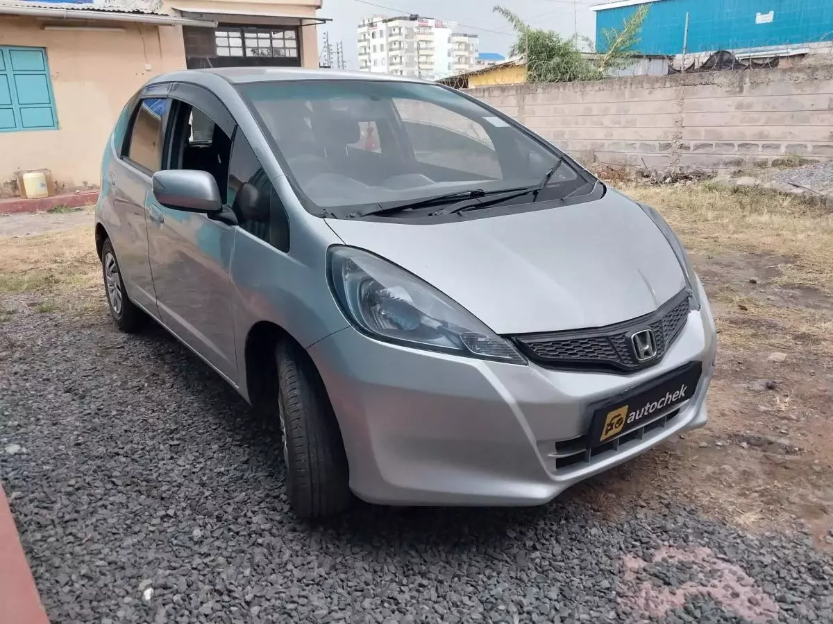 Honda Fit   - 2012