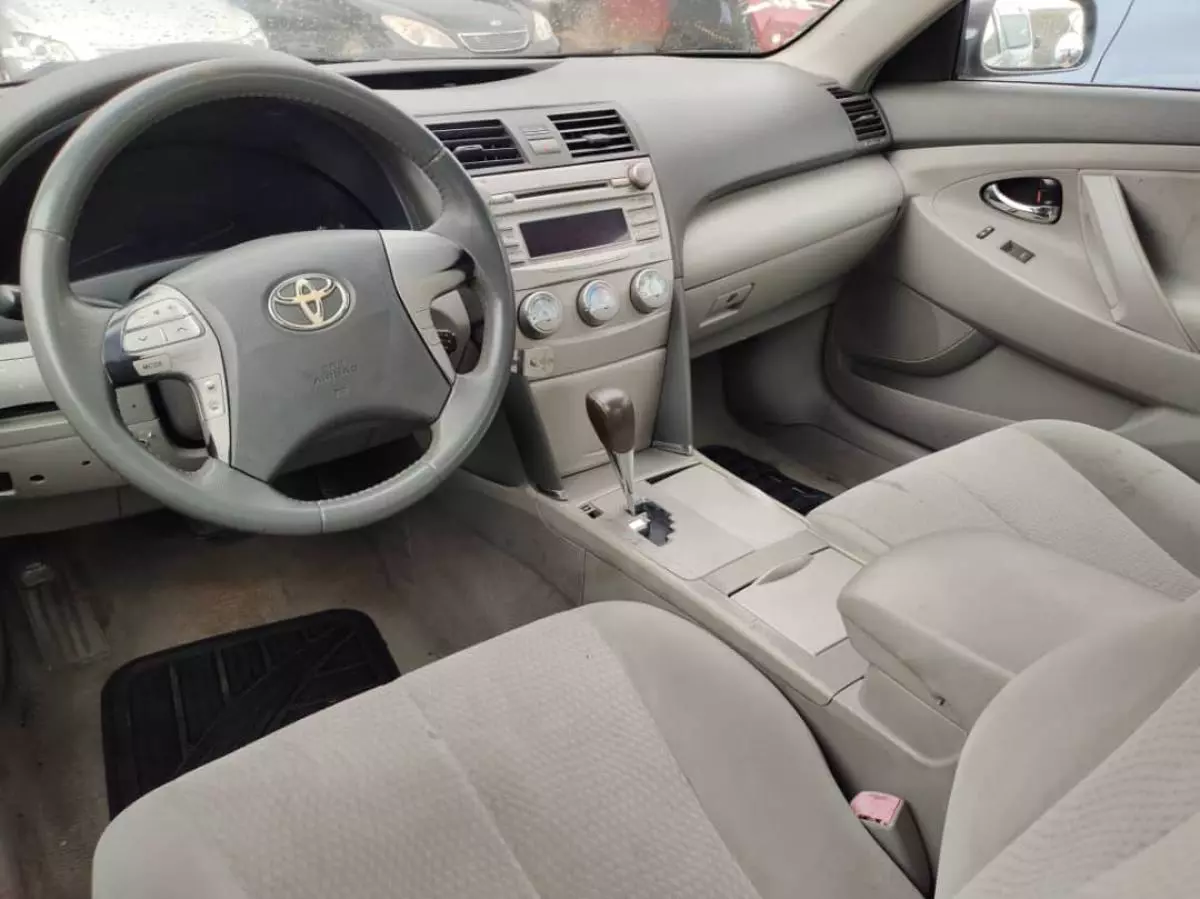 Toyota Camry   - 2011