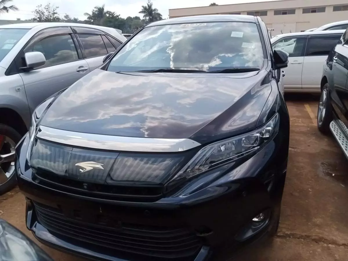 Toyota Harrier   - 2016