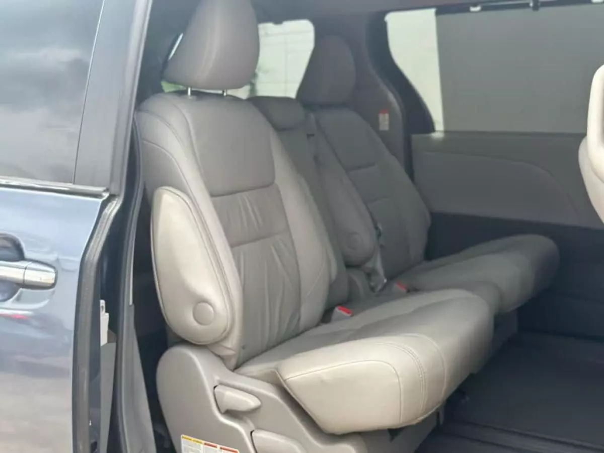 Toyota Sienna - 2016