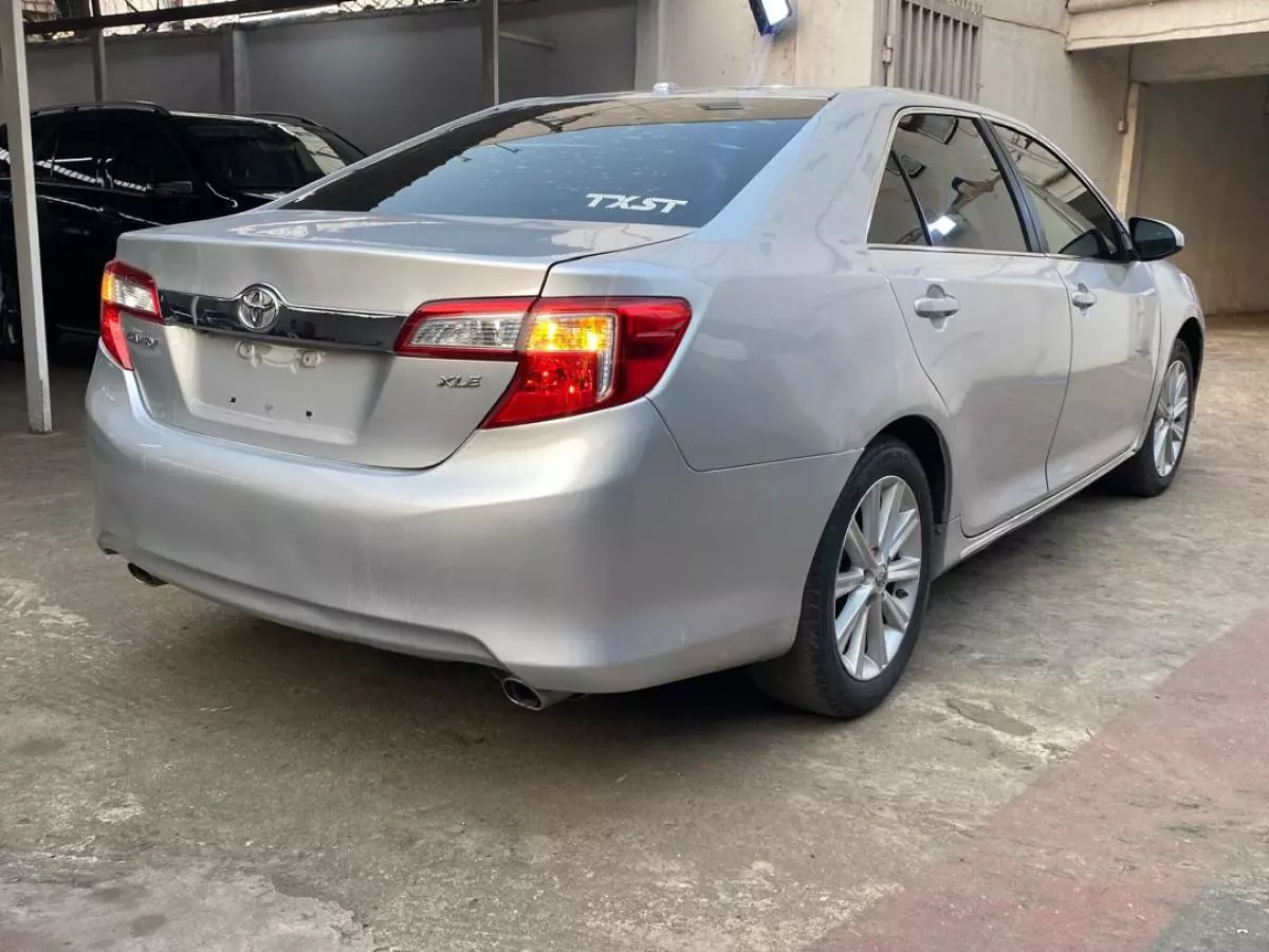 Toyota Camry   - 2014