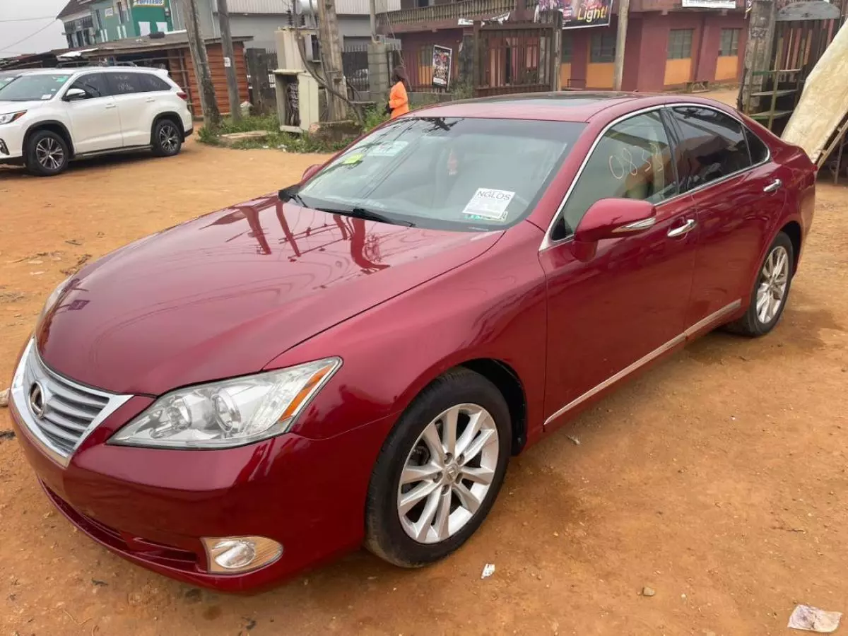 Lexus ES 350   - 2010