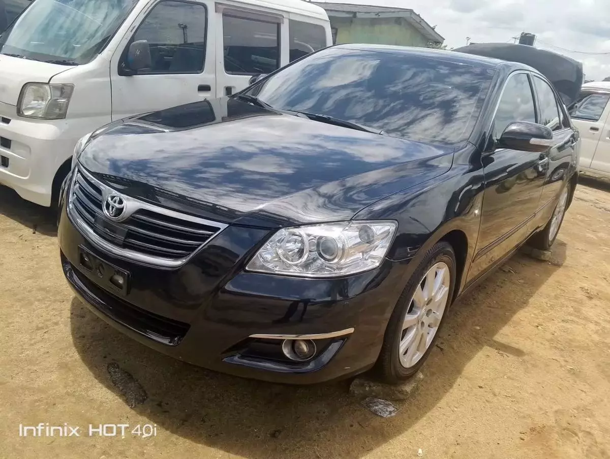 Toyota Camry   - 2011