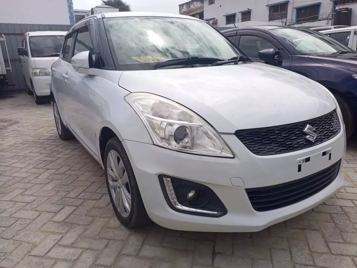 SUZUKI Swift GLX - 2015