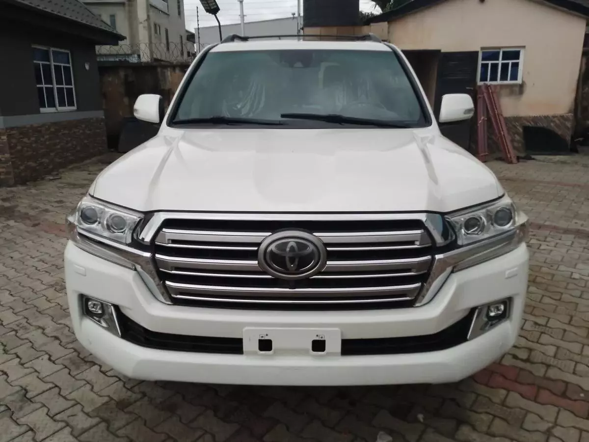 Toyota Land Cruiser V8   - 2016