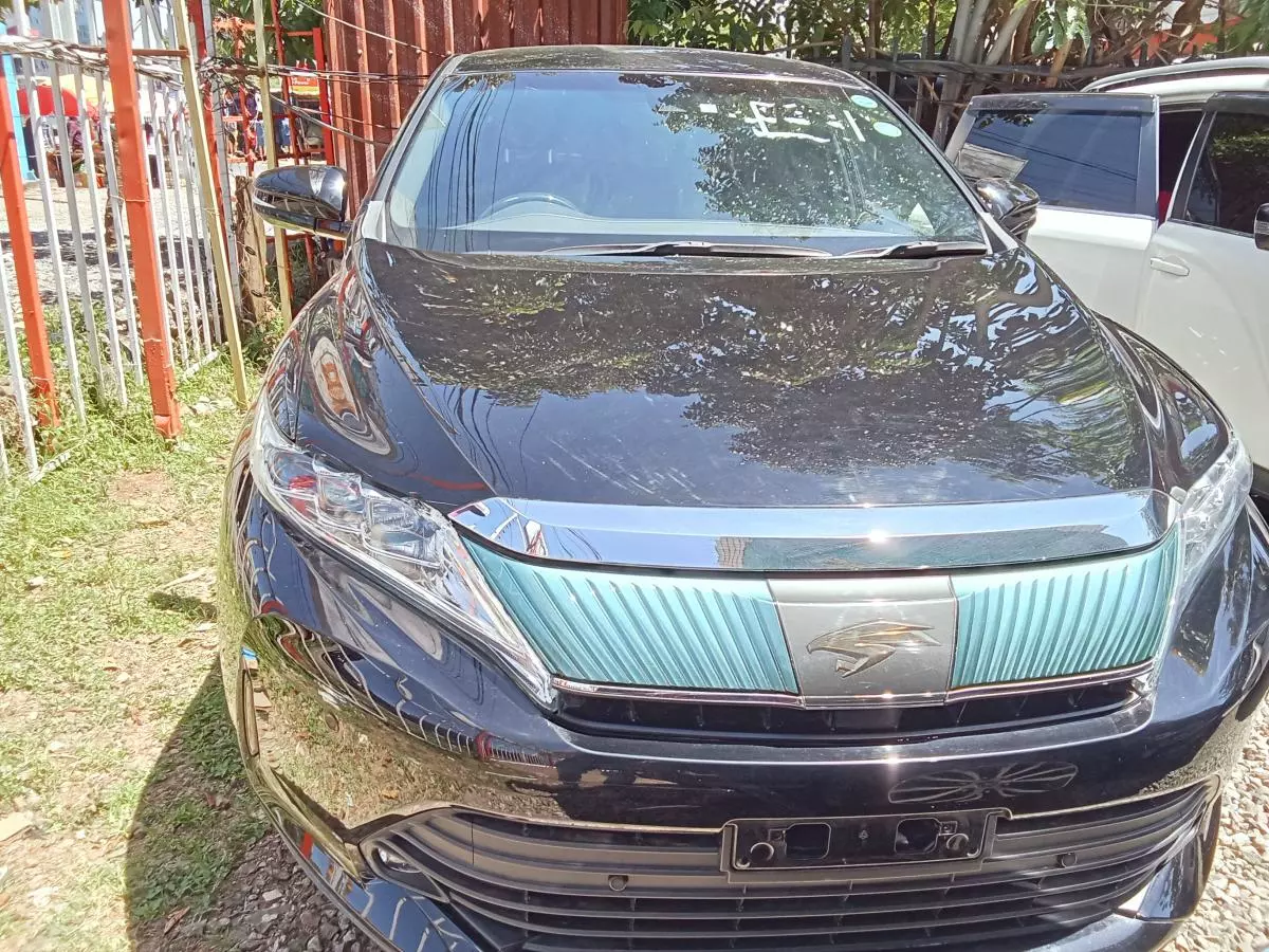 Toyota Harrier   - 2018