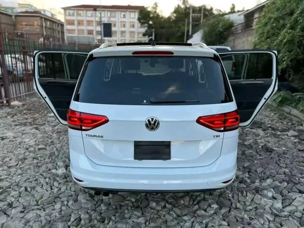 Volkswagen Touran - 2016