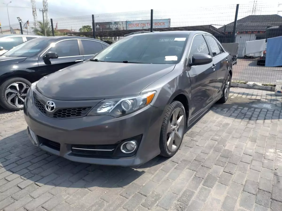 Toyota Camry - 2012
