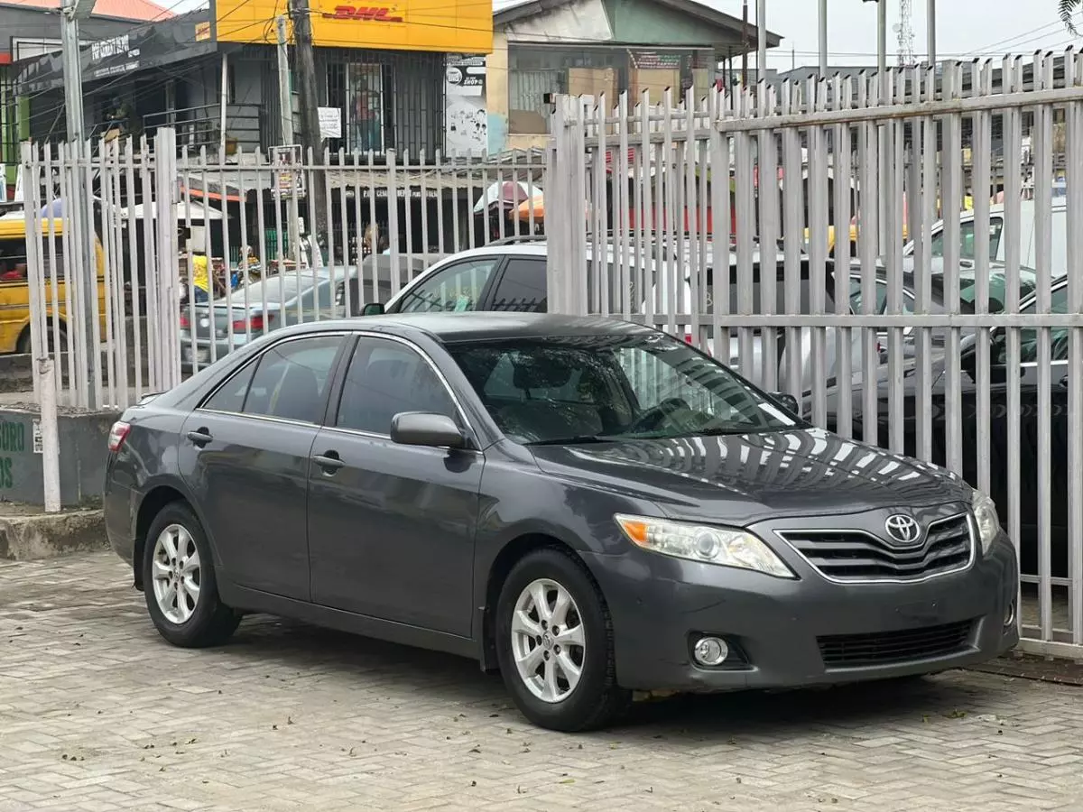 Toyota Camry   - 2011