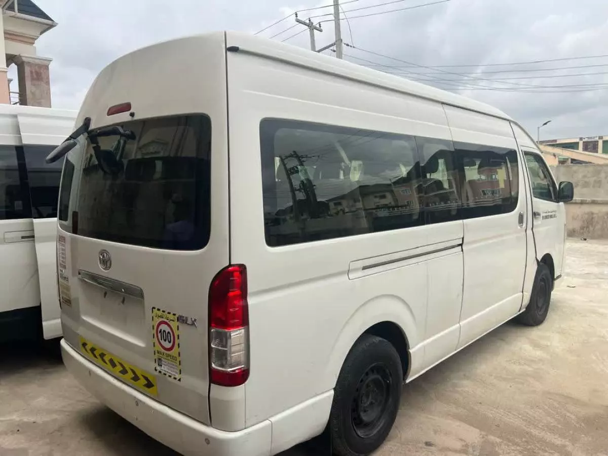 Toyota Hiace   - 2015