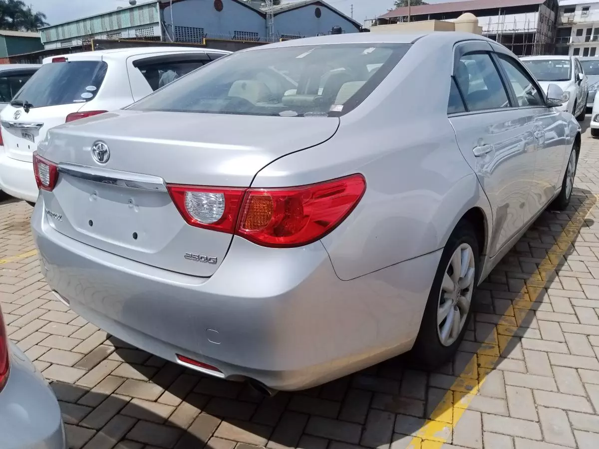 Toyota Mark X   - 2011