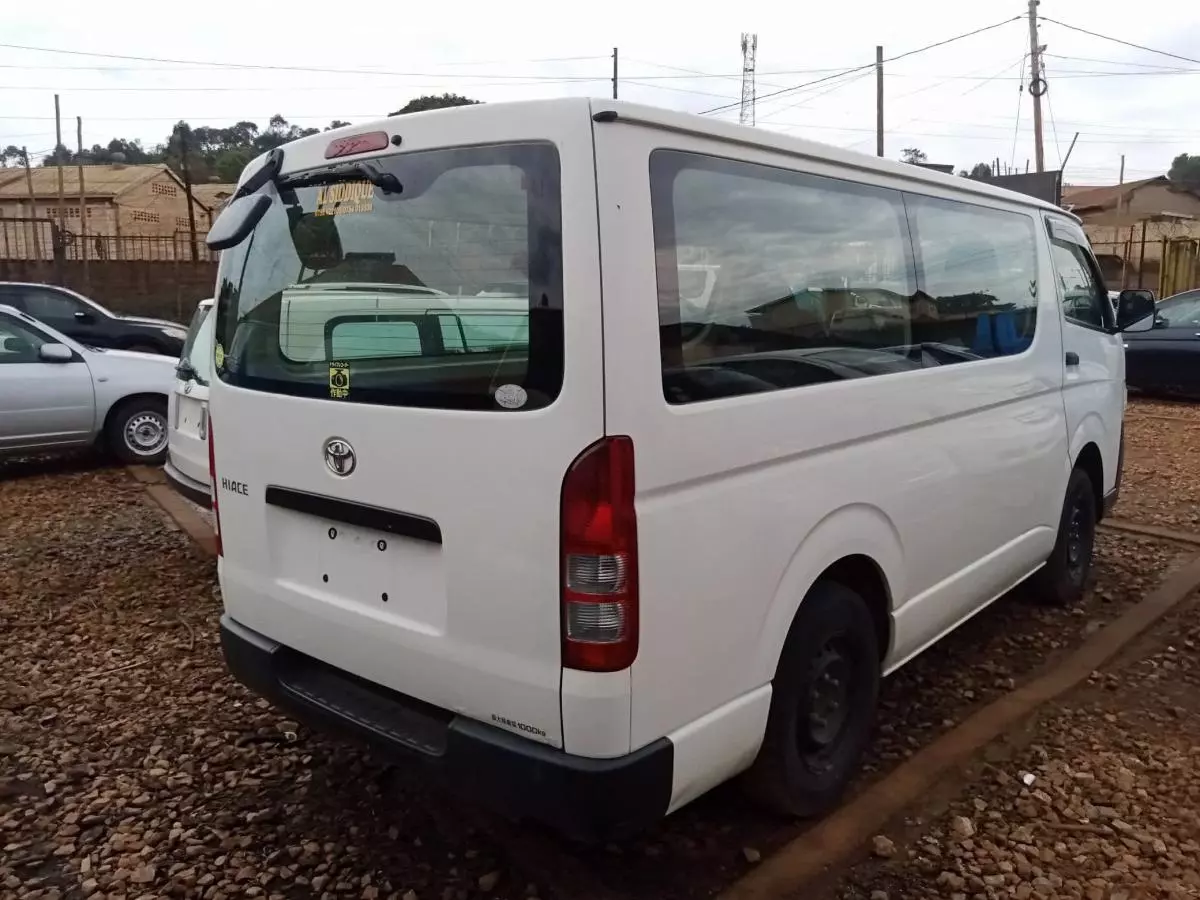 Toyota Hiace   - 2012