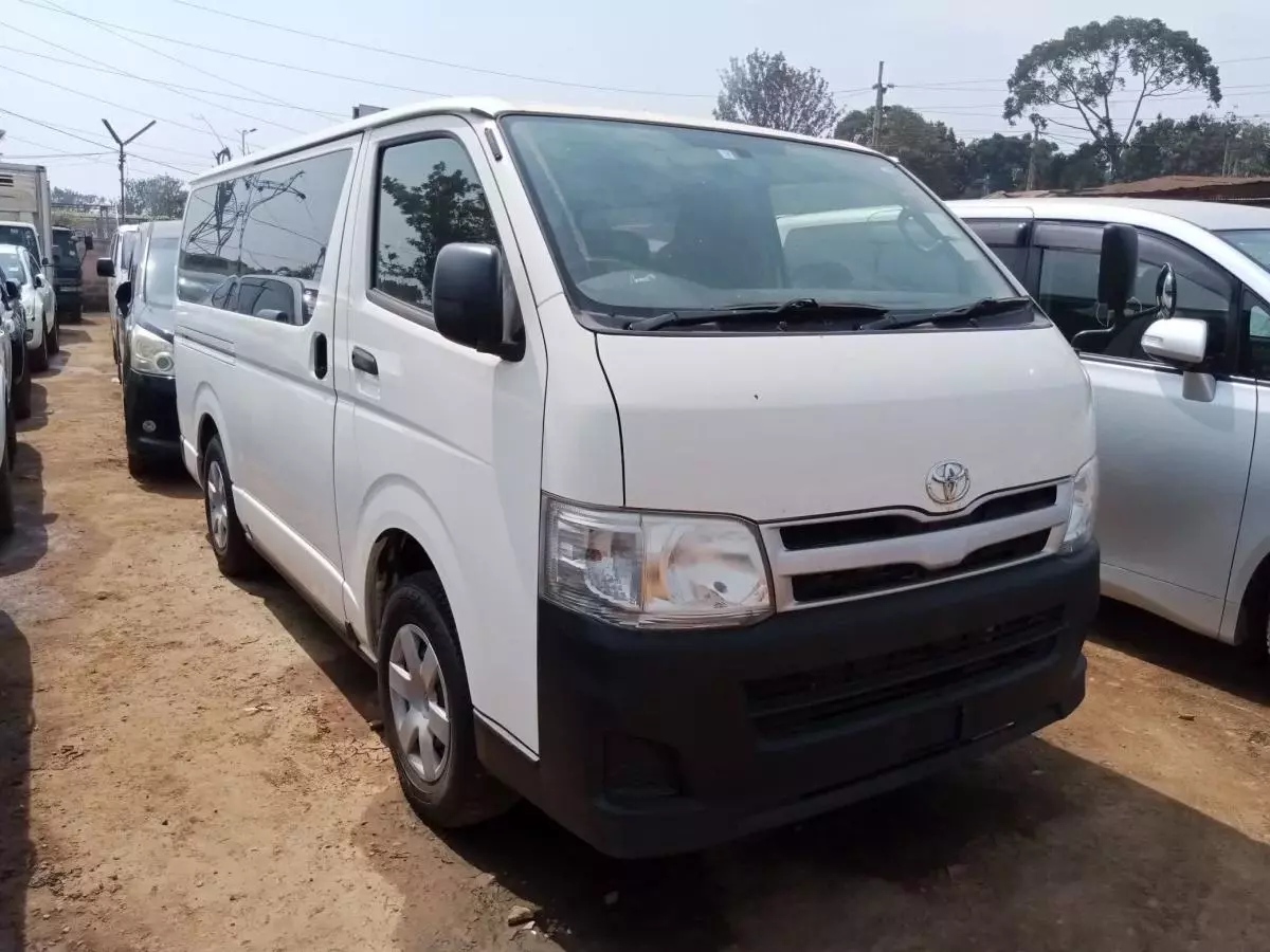 Toyota Hiace   - 2012