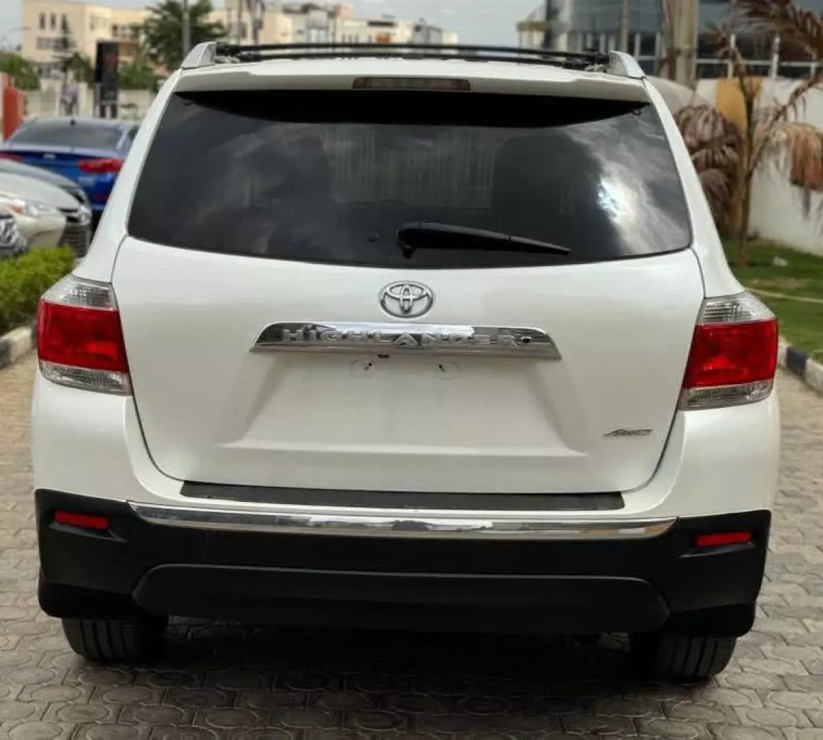 Toyota Highlander   - 2012