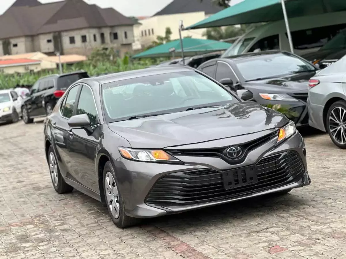 Toyota Camry   - 2018