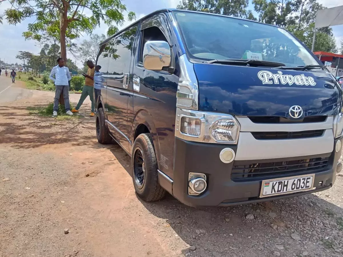 Toyota Hiace   - 2015