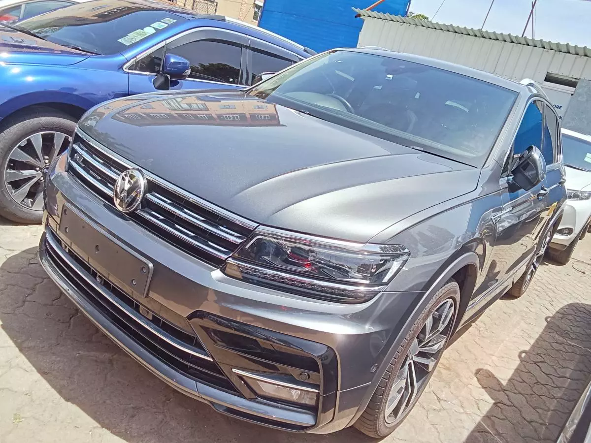 Volkswagen Tiguan   - 2017